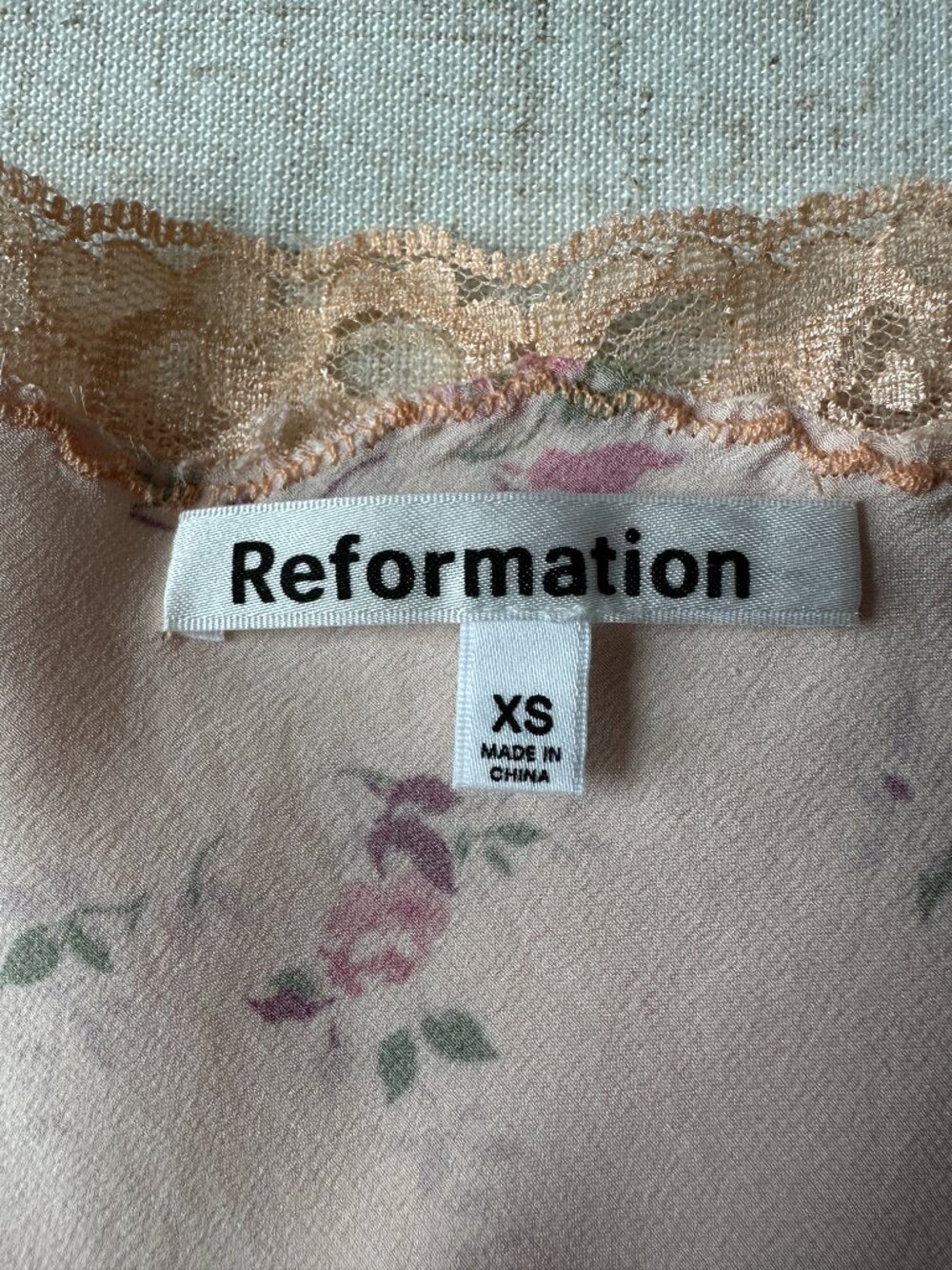 Reformation Valentina Silk Top Myrna | Peach Floral Lace Trim V Neck Camisole XS - Picture 4 of 8